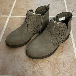 Little Girl’s OshKosh B’Gosh Gray Winter Boots Booties - Size 13K